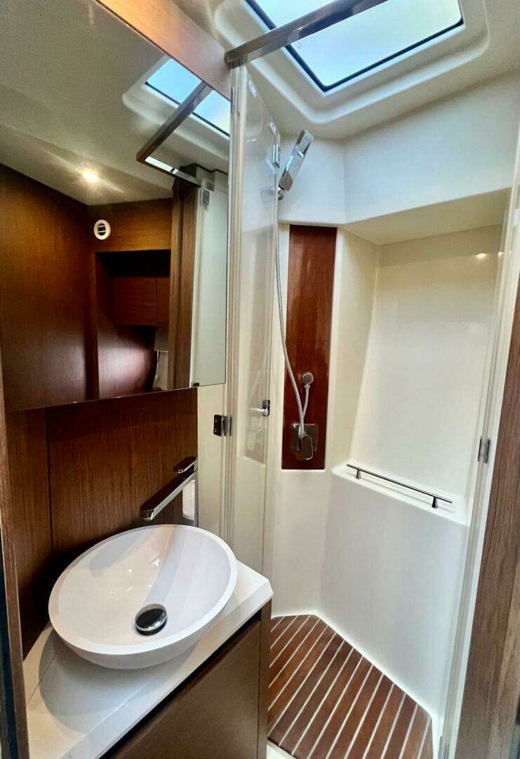 2017 Beneteau Monte Carlo 4 - Image 30