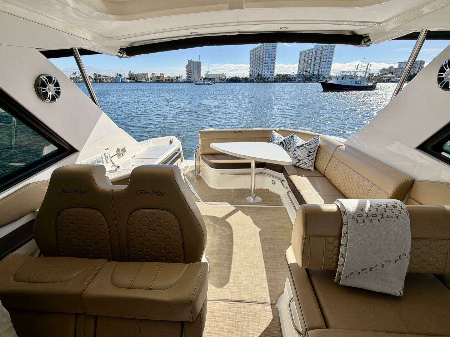 2022 Sea Ray Sundancer 320 - Image 20