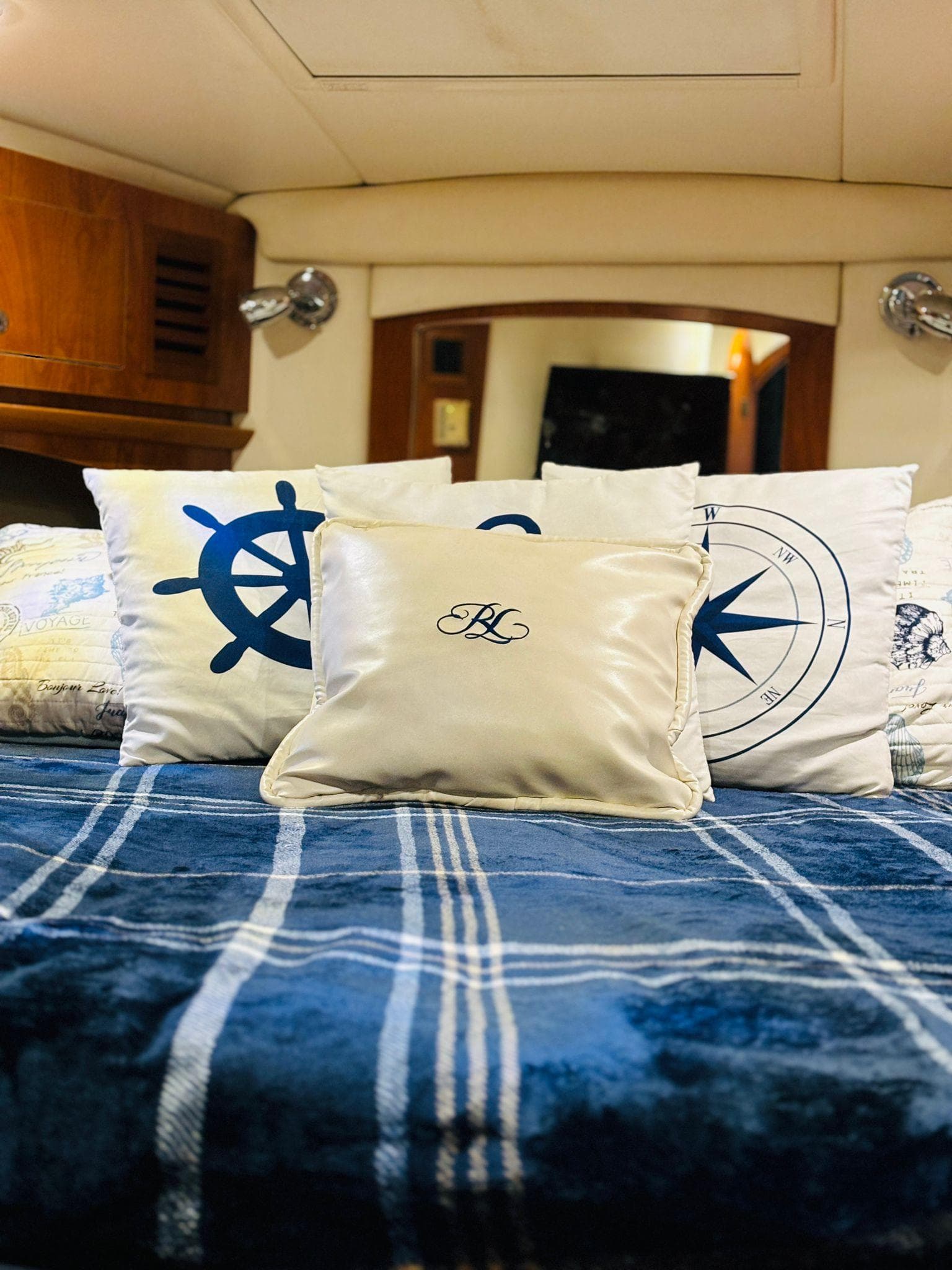 2005 Four Winns 378 Vista cabin with nautical-themed bedding and decorative pillows.