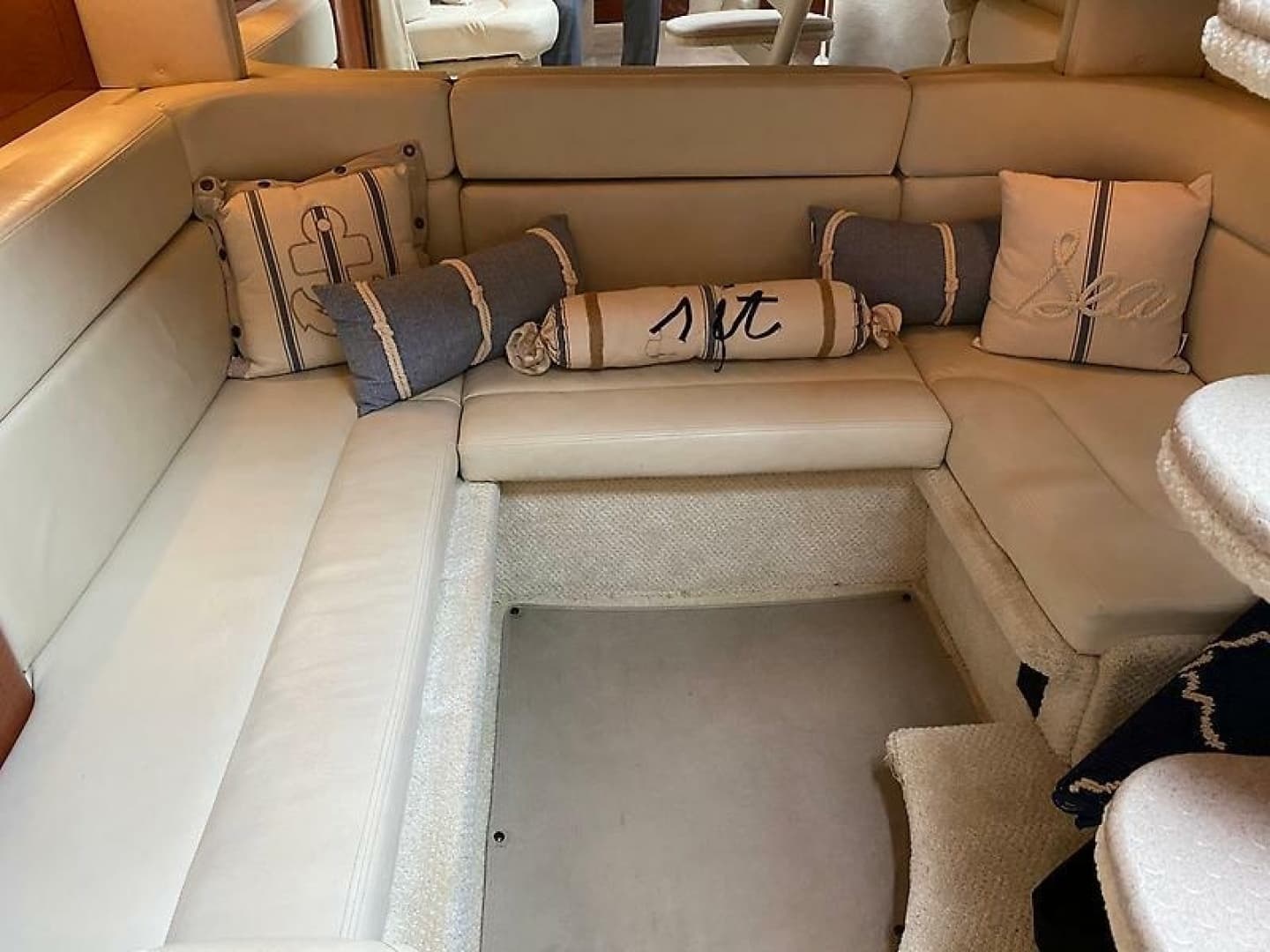 2004 Sea Ray 320 Sundancer - Image 15