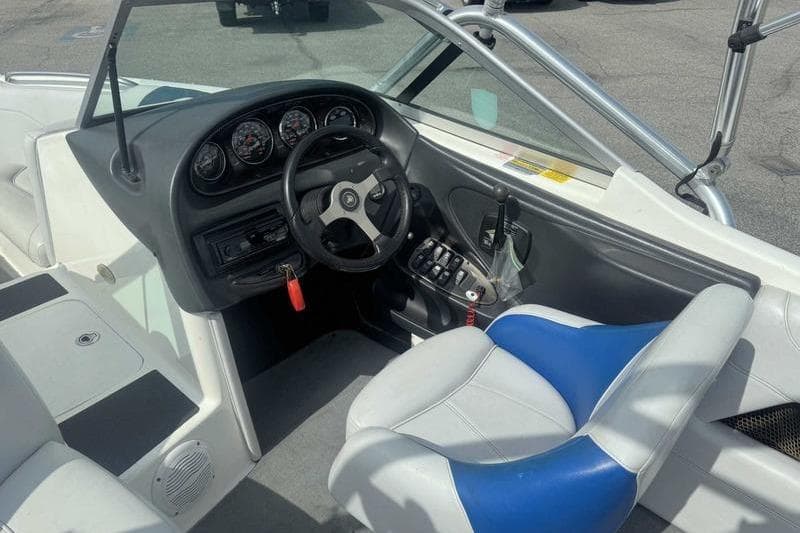 2004 Centurion ELITE V boat interior with steering wheel and blue-accented seat.