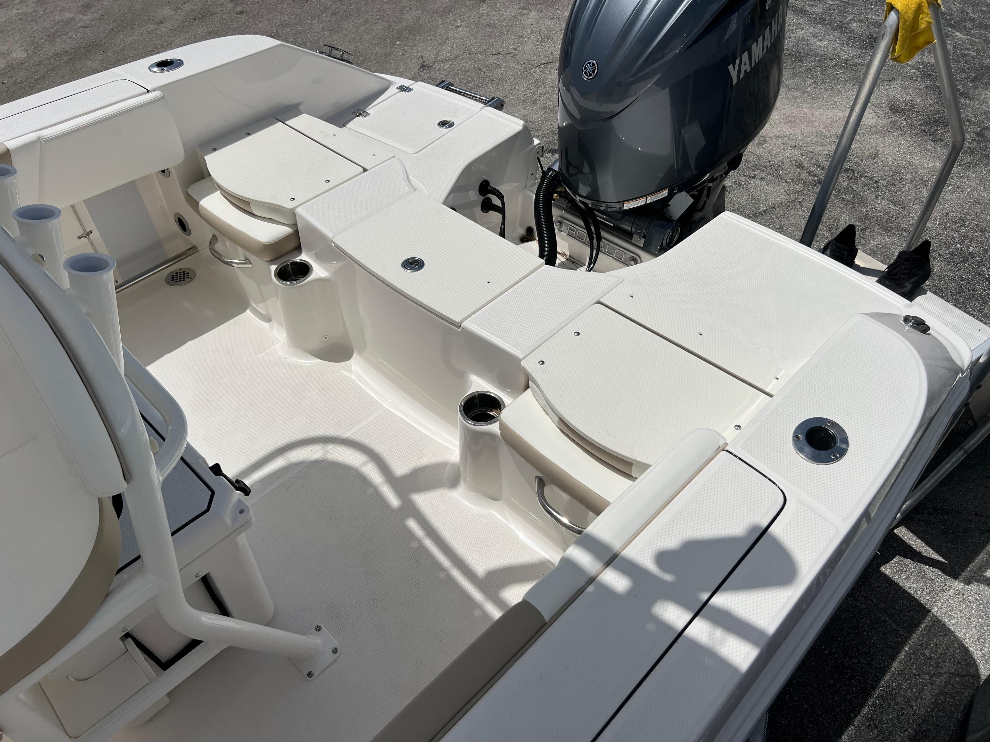 2025 Robalo R200 Center Console boat deck with Yamaha outboard motor.