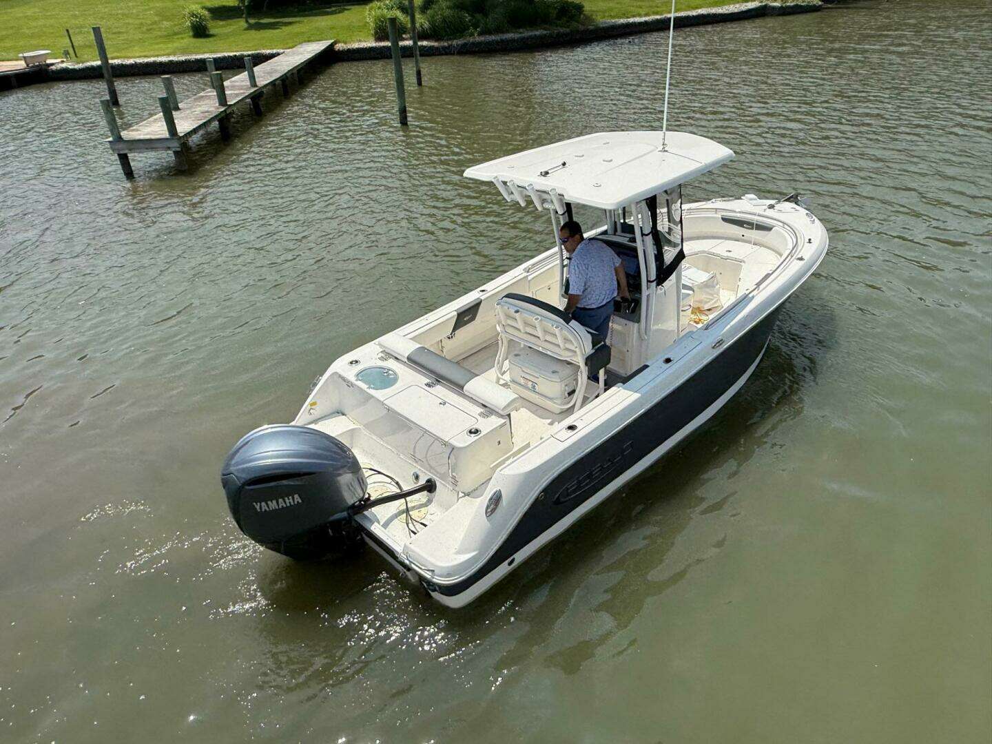 2022 Robalo R242 Center Console - Image 27