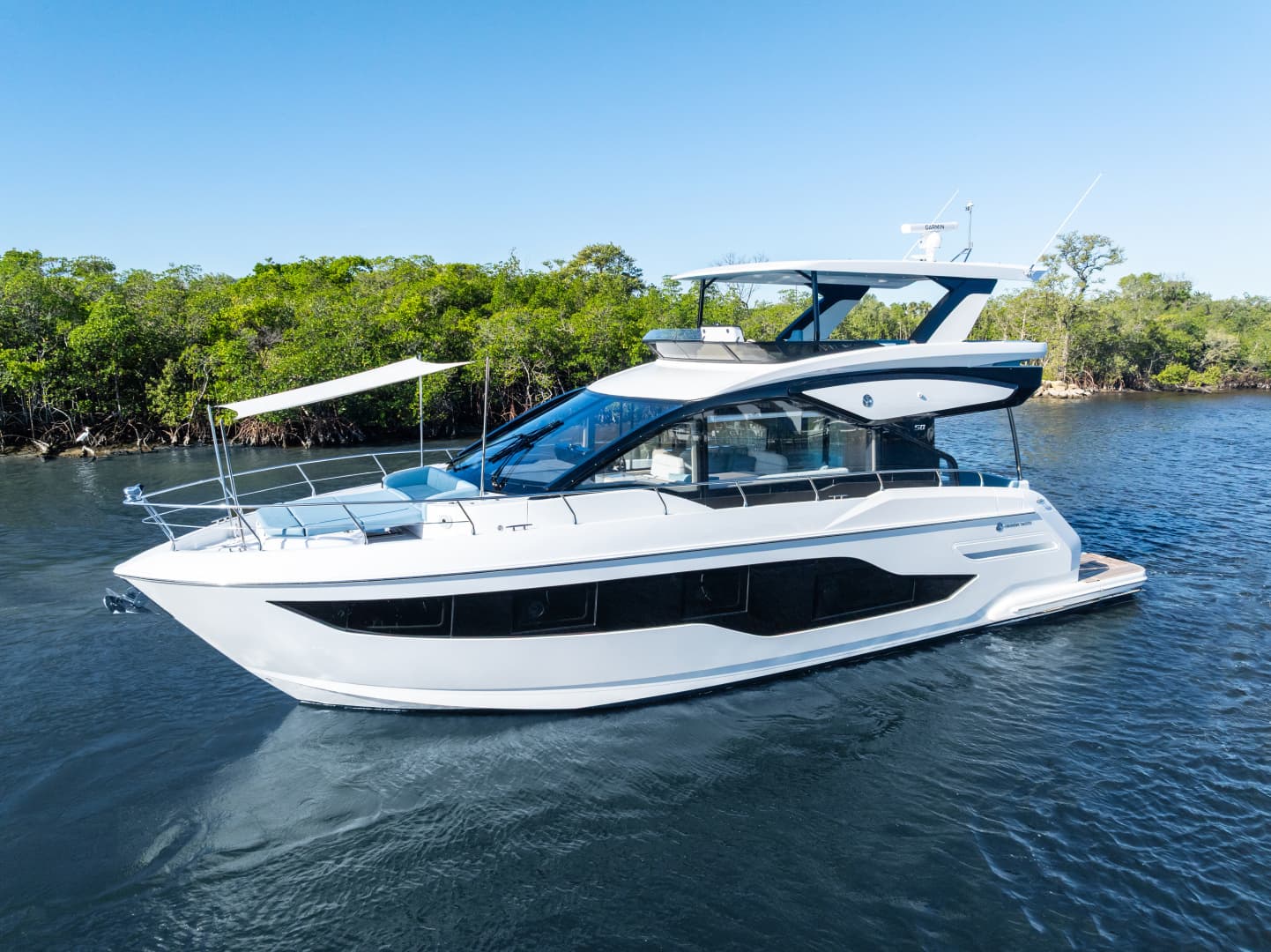 2026 Cruisers Yachts 50 FLY - Image 2