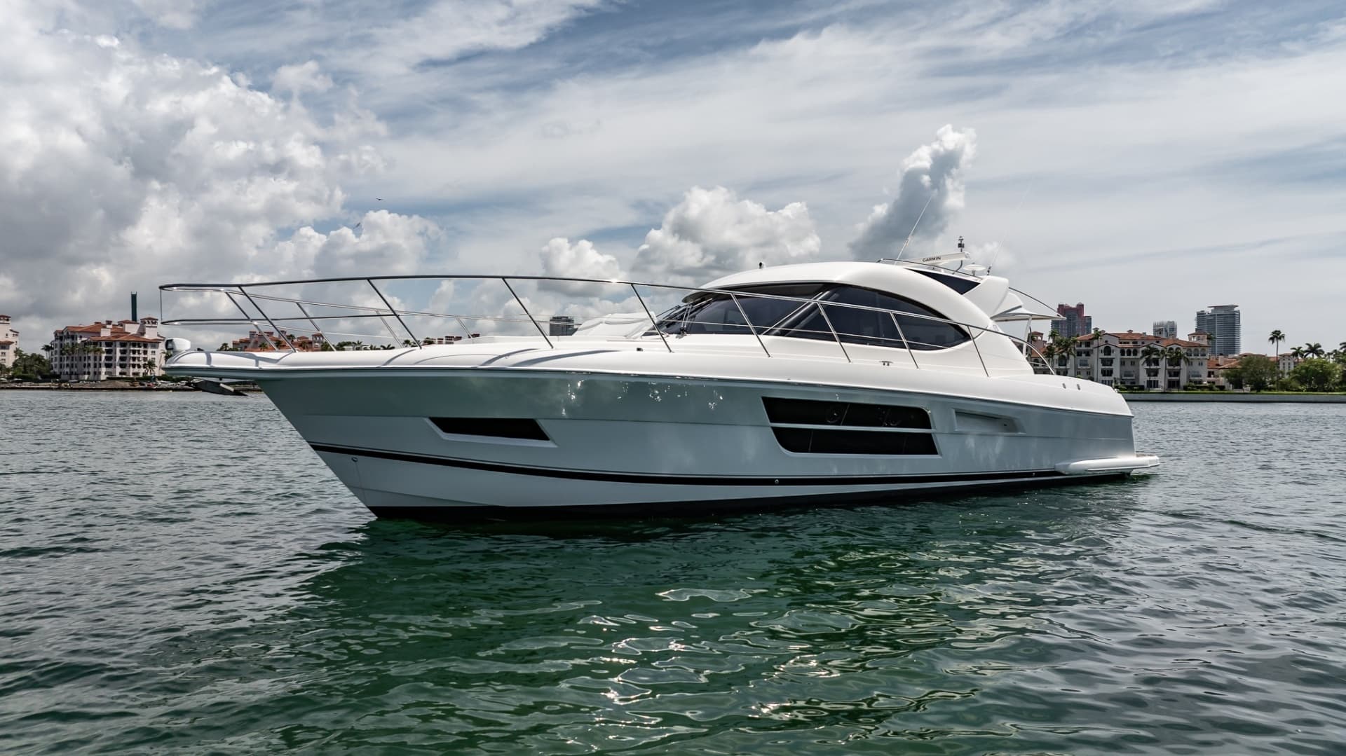 2016 Riviera 5000 Sport Yacht - Image 10