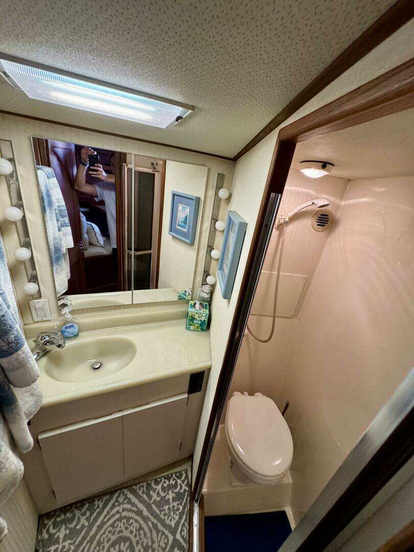 1988 Viking 35 Convertible - Image 8