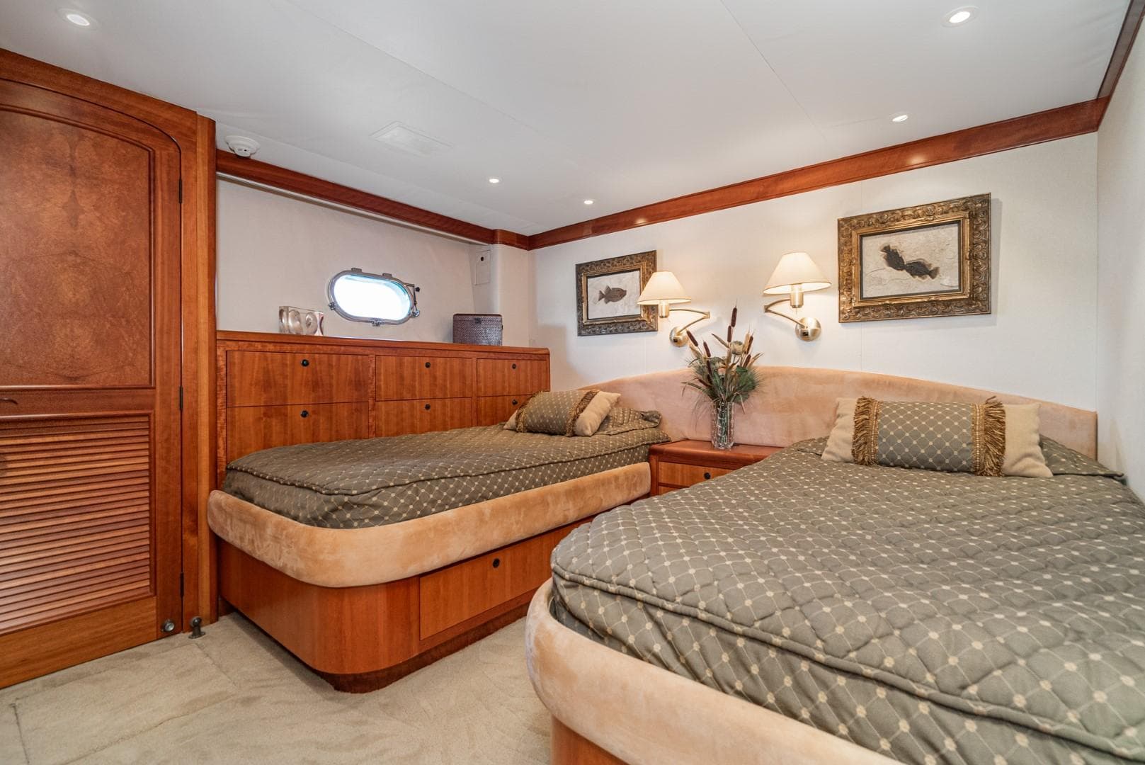 Luxurious 2002 Northstar Cockpit Motoryacht bedroom with twin beds and elegant decor.