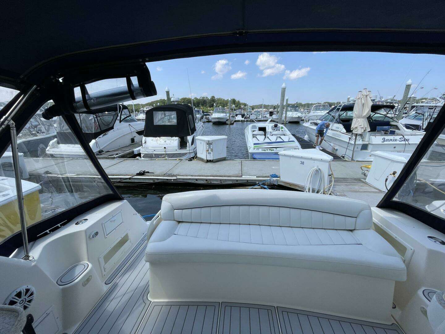 2000 Rinker 342 Fiesta Vee - Image 9