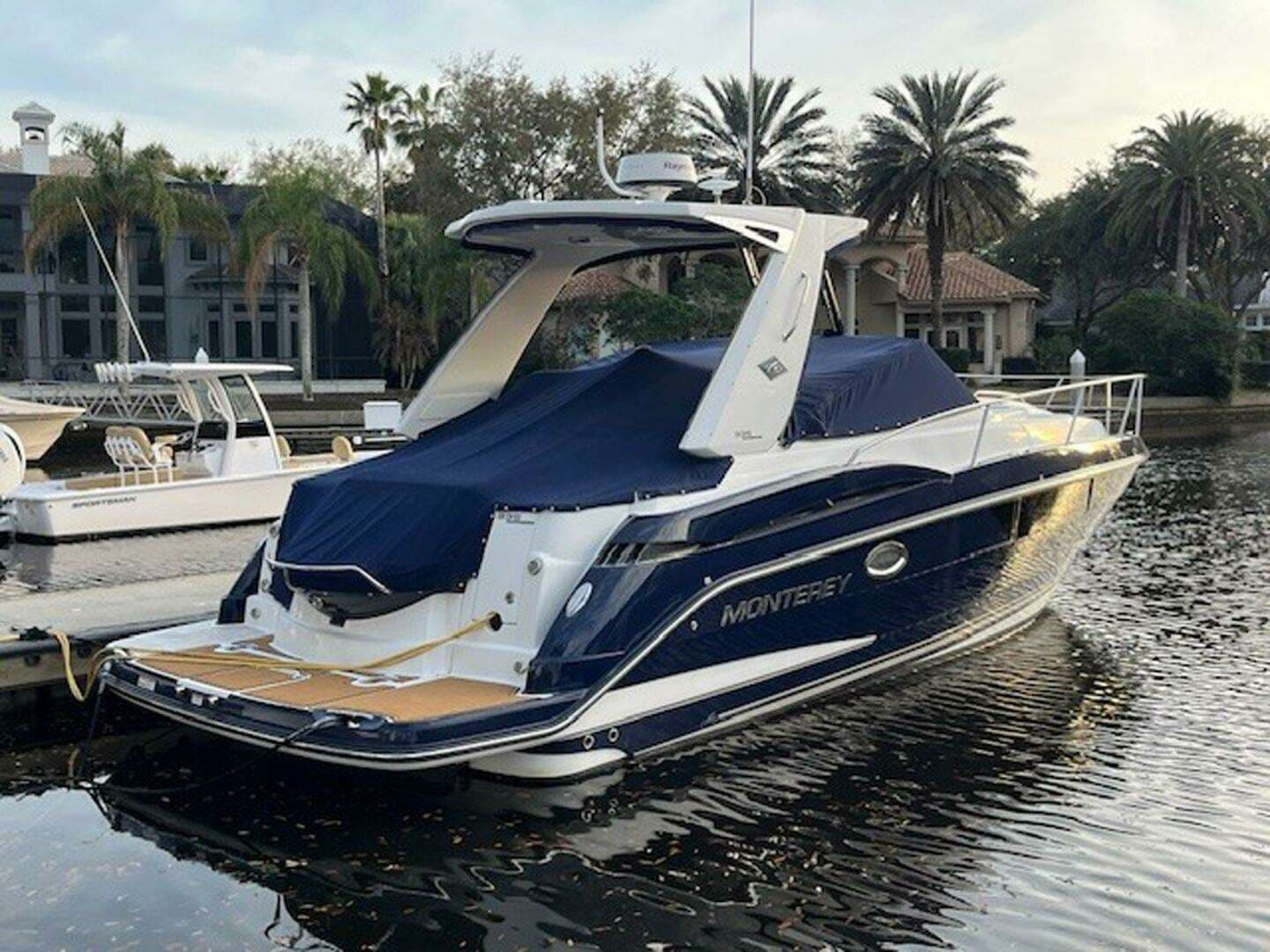 2018 Monterey 335 Sport Yacht - Image 3