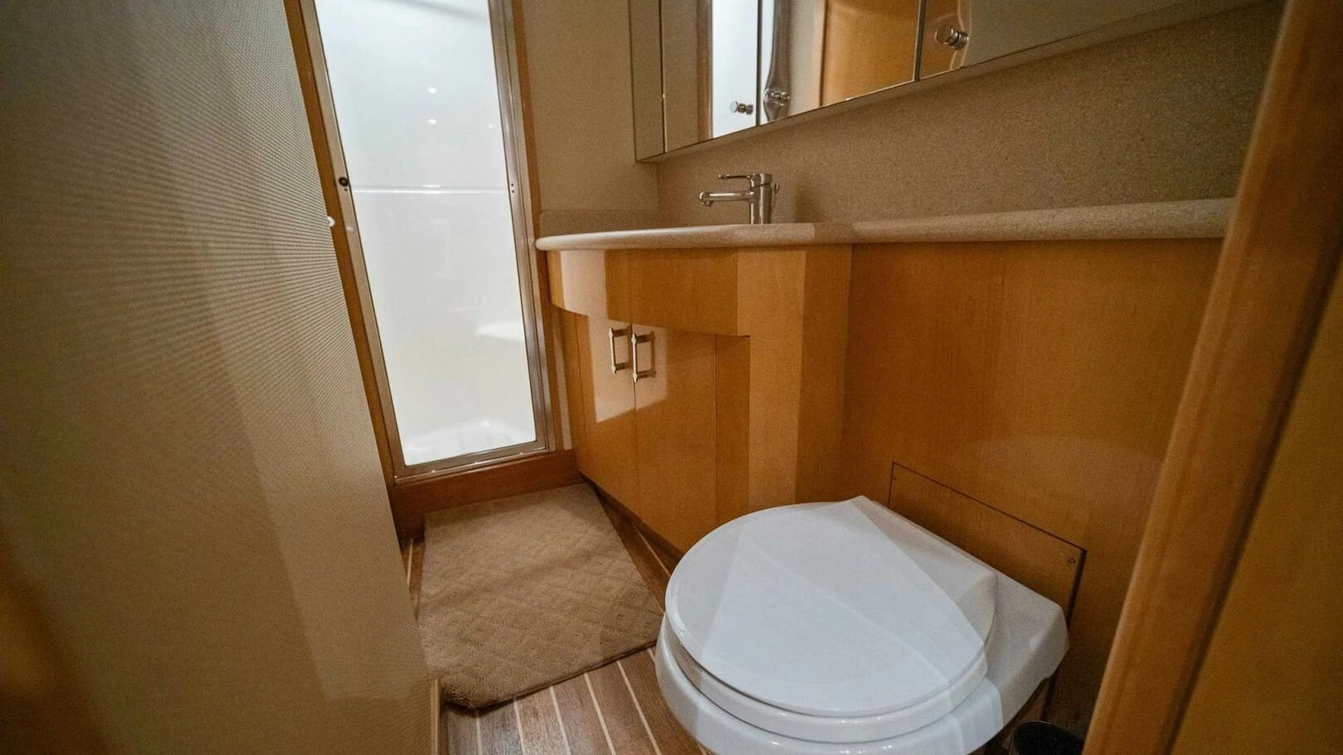 2003 Hatteras 54 Convertible - Image 30