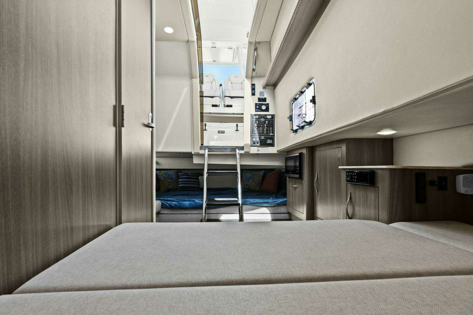 2020 Regal 33 SAV - Image 58