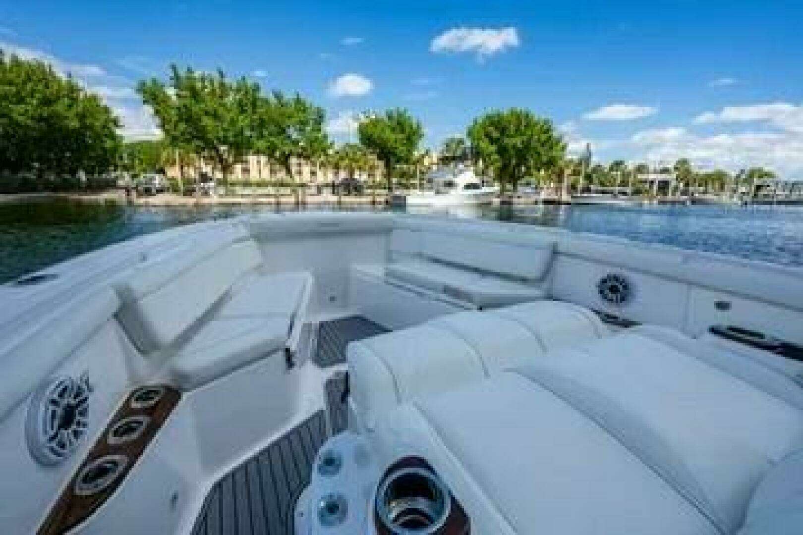 2020 Everglades 395 Center Console - Image 4