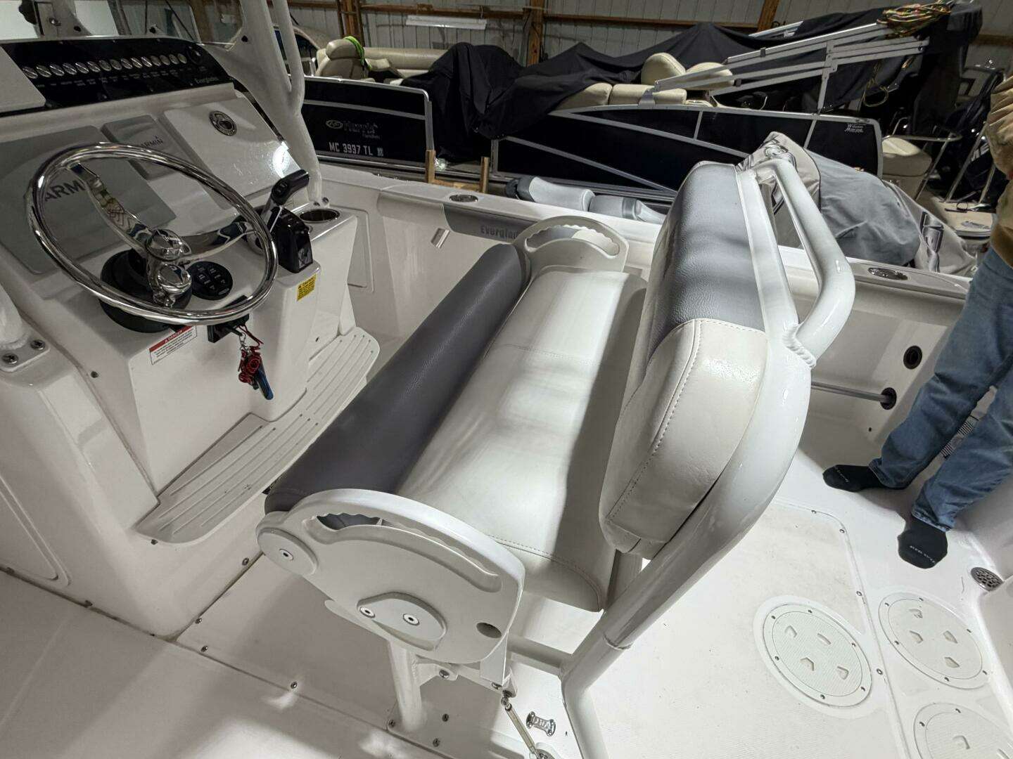 2016 Everglades 230 Center Console - Image 24