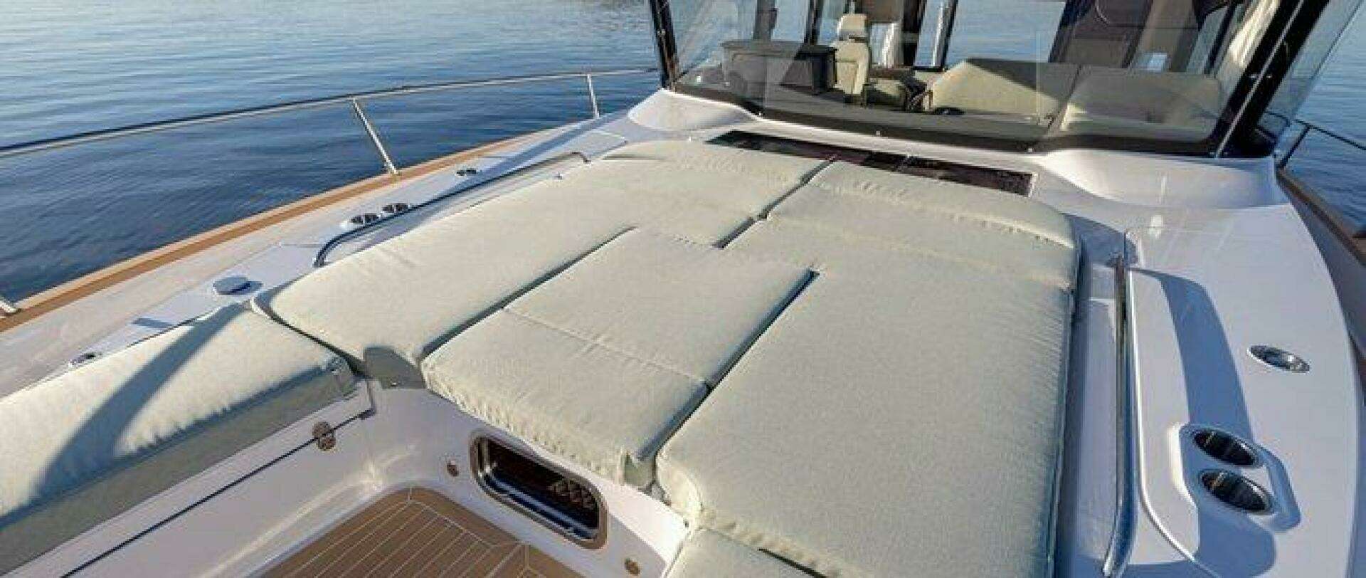 2026 Nimbus 495 Flybridge - Image 12