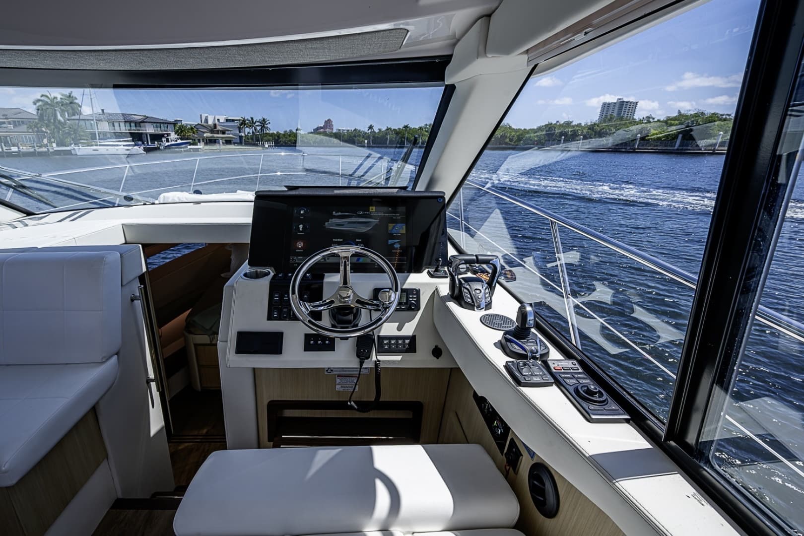 2025 Regal 38 XO - Image 26