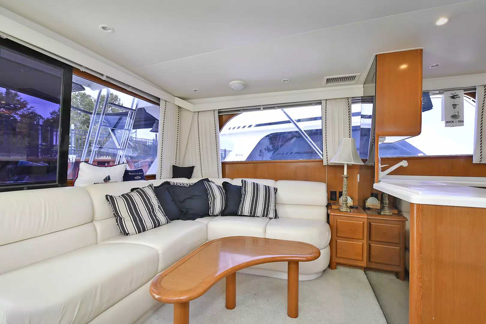 1997 Viking 47 Convertible - Image 17