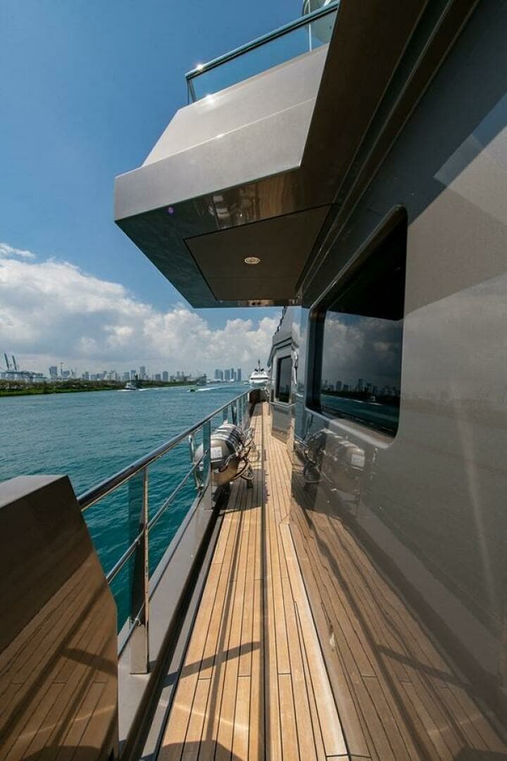 2004 Oceanfast — - Image 13