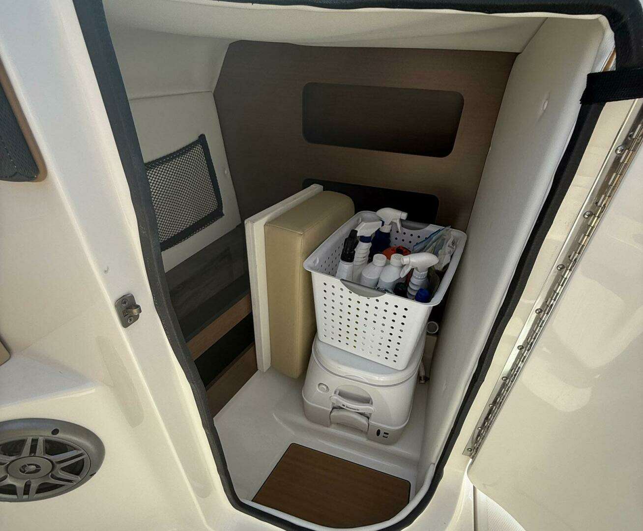 2014 Sea Ray 240 Sun Deck Outboard - Image 6