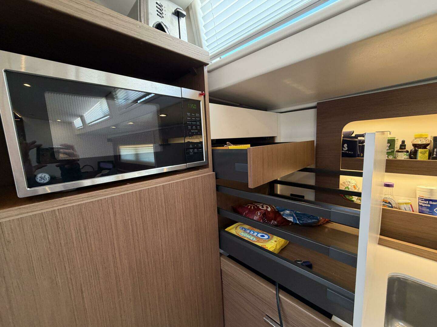 2022 Beneteau Oceanis Yacht - Image 31