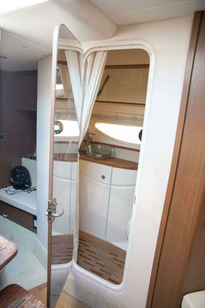 2016 Sea Ray 350 Sundancer - Image 100
