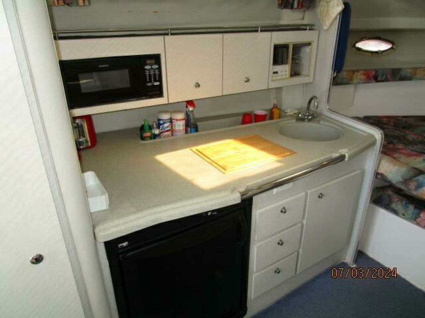 1996 Wellcraft 3300 Coastal - Image 40