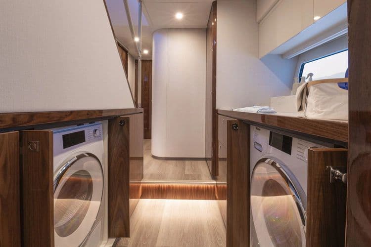 2026 Riviera 5600 Sport Yacht Platinum Edition - Image 20