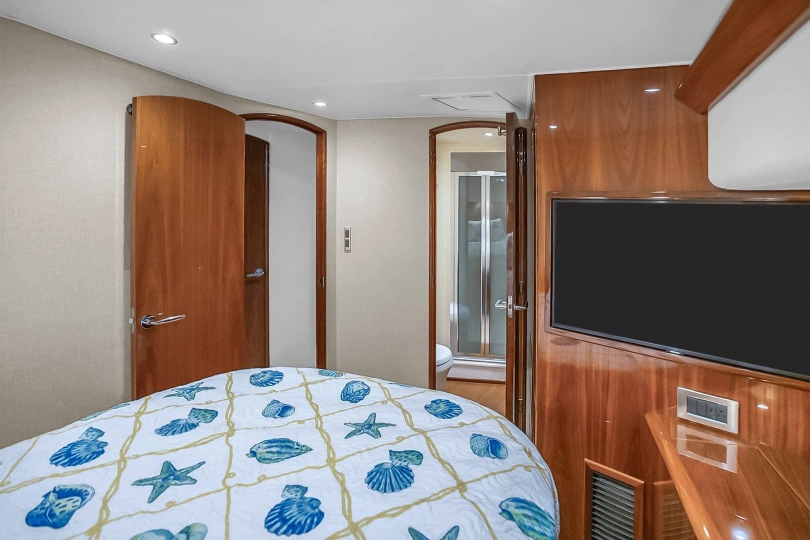 2021 Viking 48 Convertible - Image 21