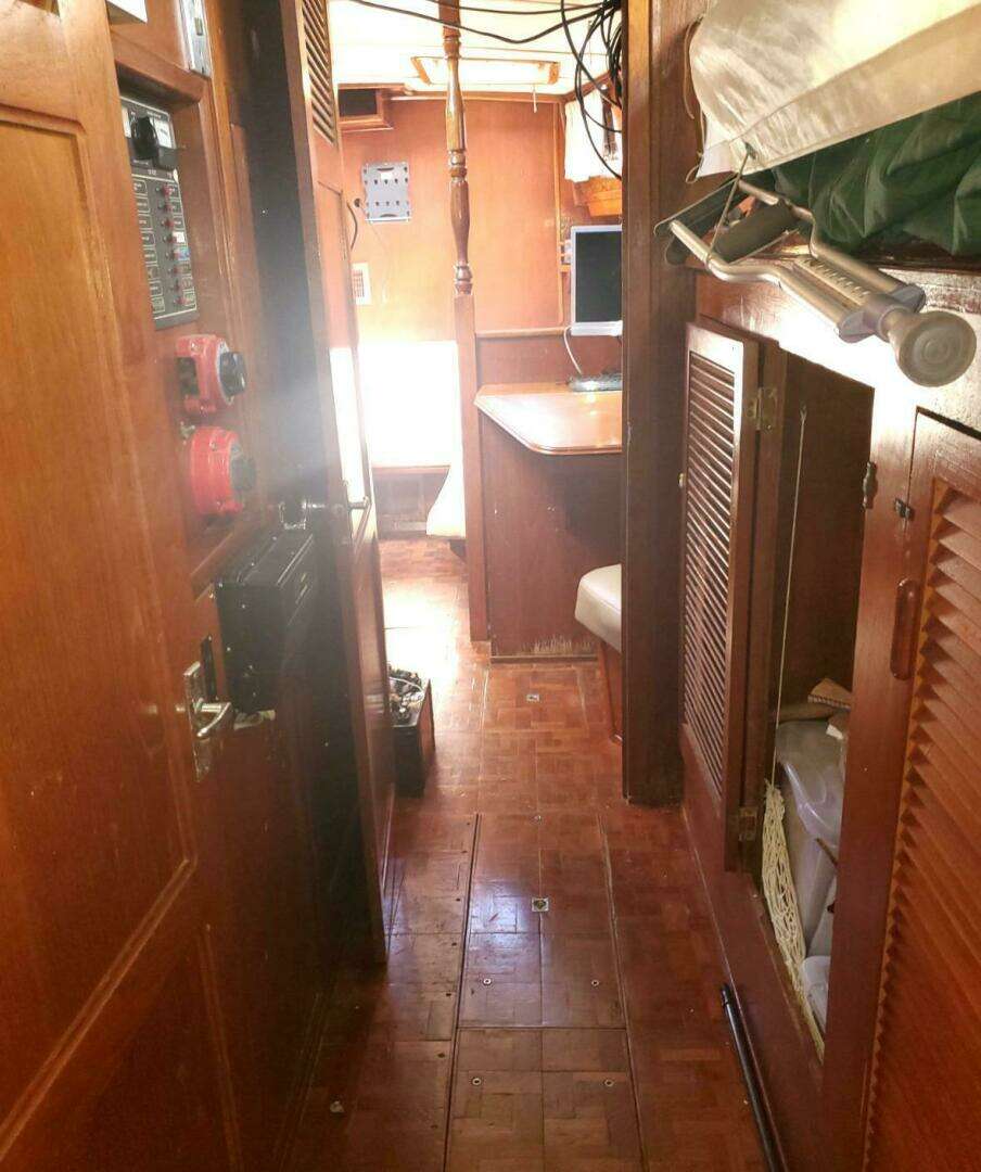 1982 Endeavour 43 CC - Image 14