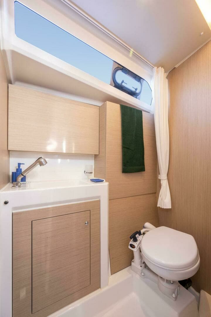 2026 Beneteau Oceanis 37.1 - Image 10