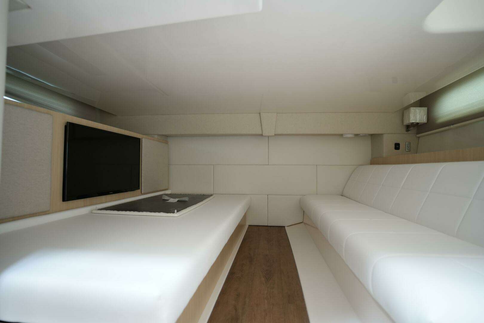 2026 Regal 36 XO - Image 32
