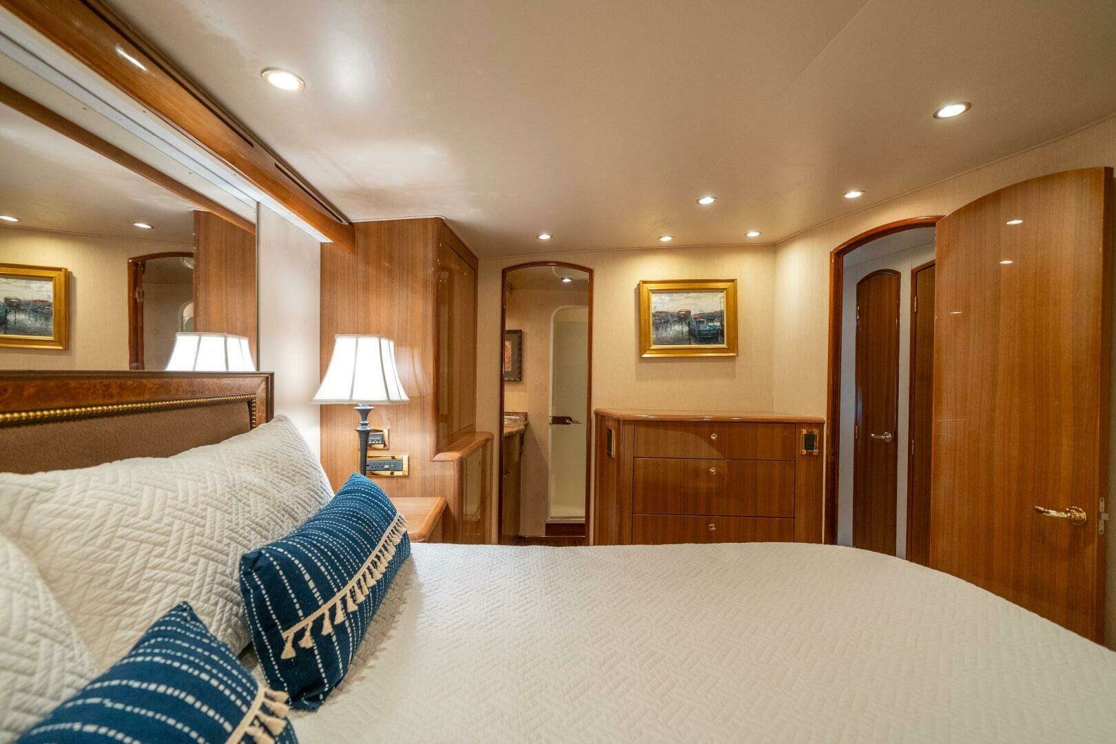 2006 Viking 68 Convertible - Image 31