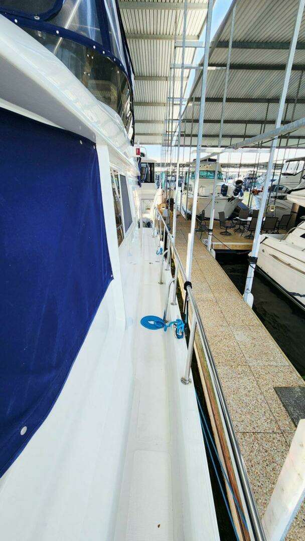 2000 Ocean Alexander 511 Classico - Image 60