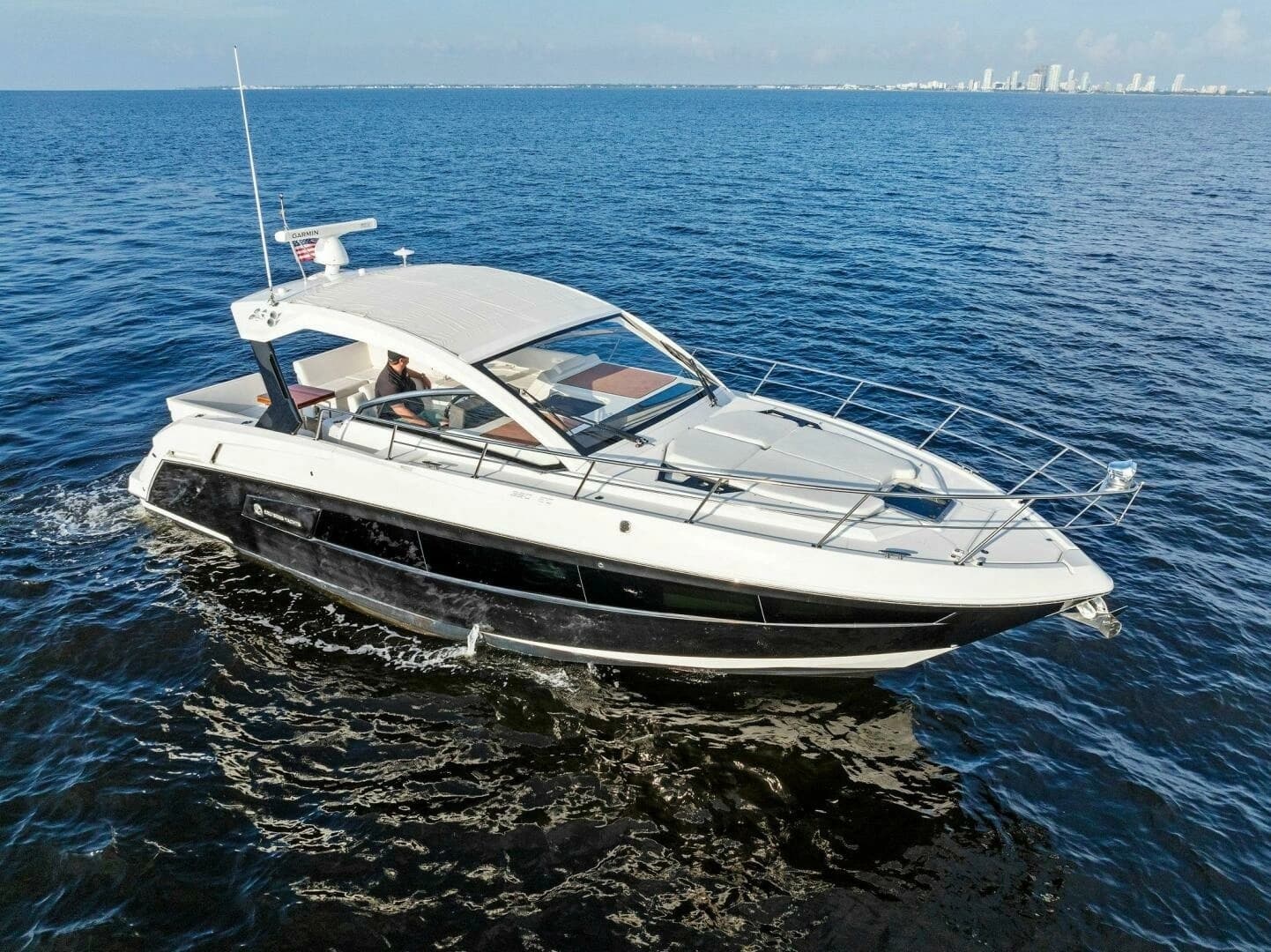 2015 Cruisers Yachts 390 Express Coupe - Image 55