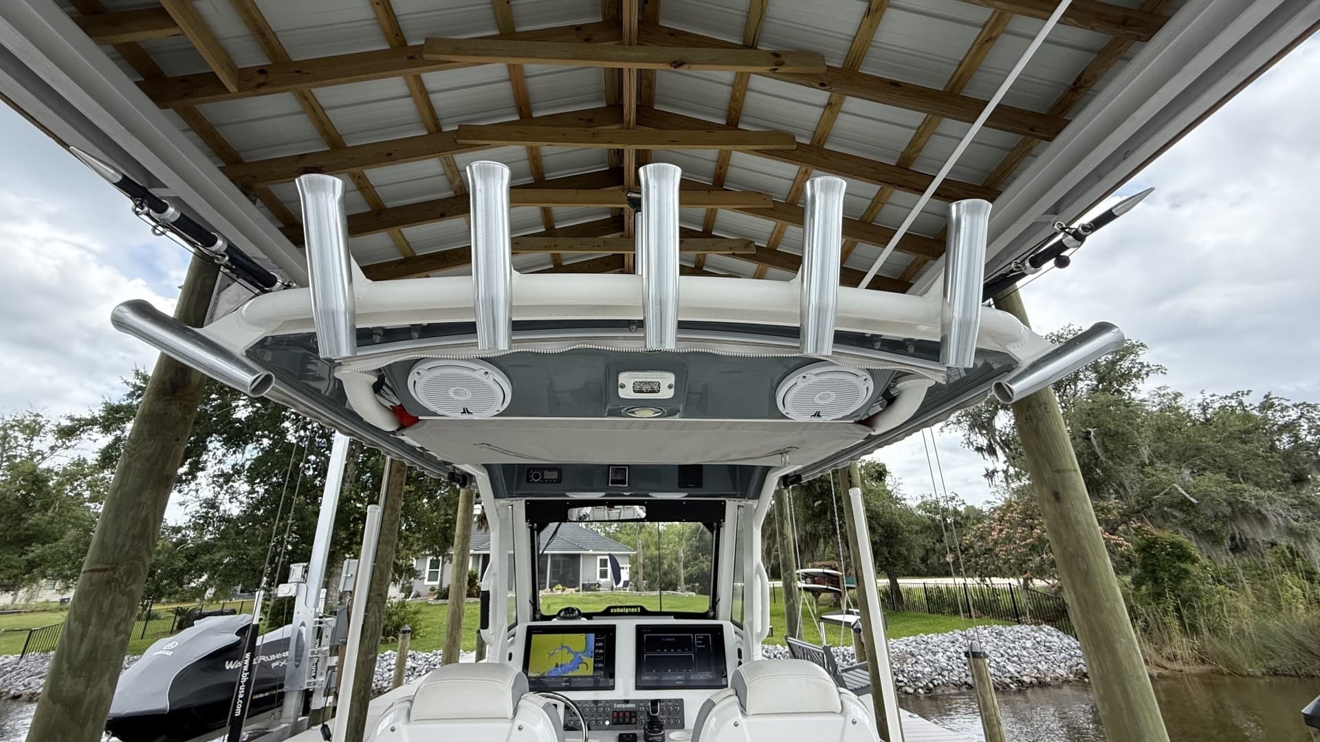 2016 Everglades 295 - Image 13