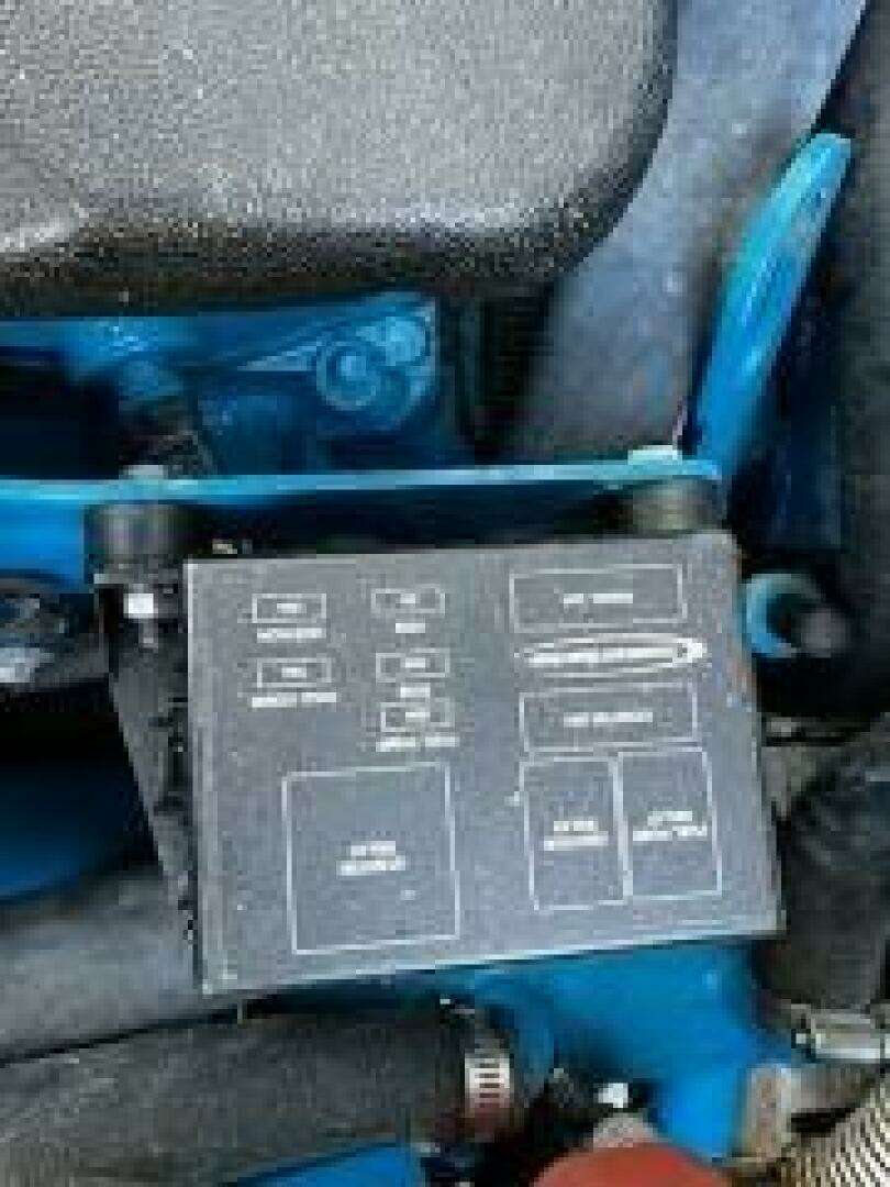 1989 Wellcraft Coastal 3300 - Image 18