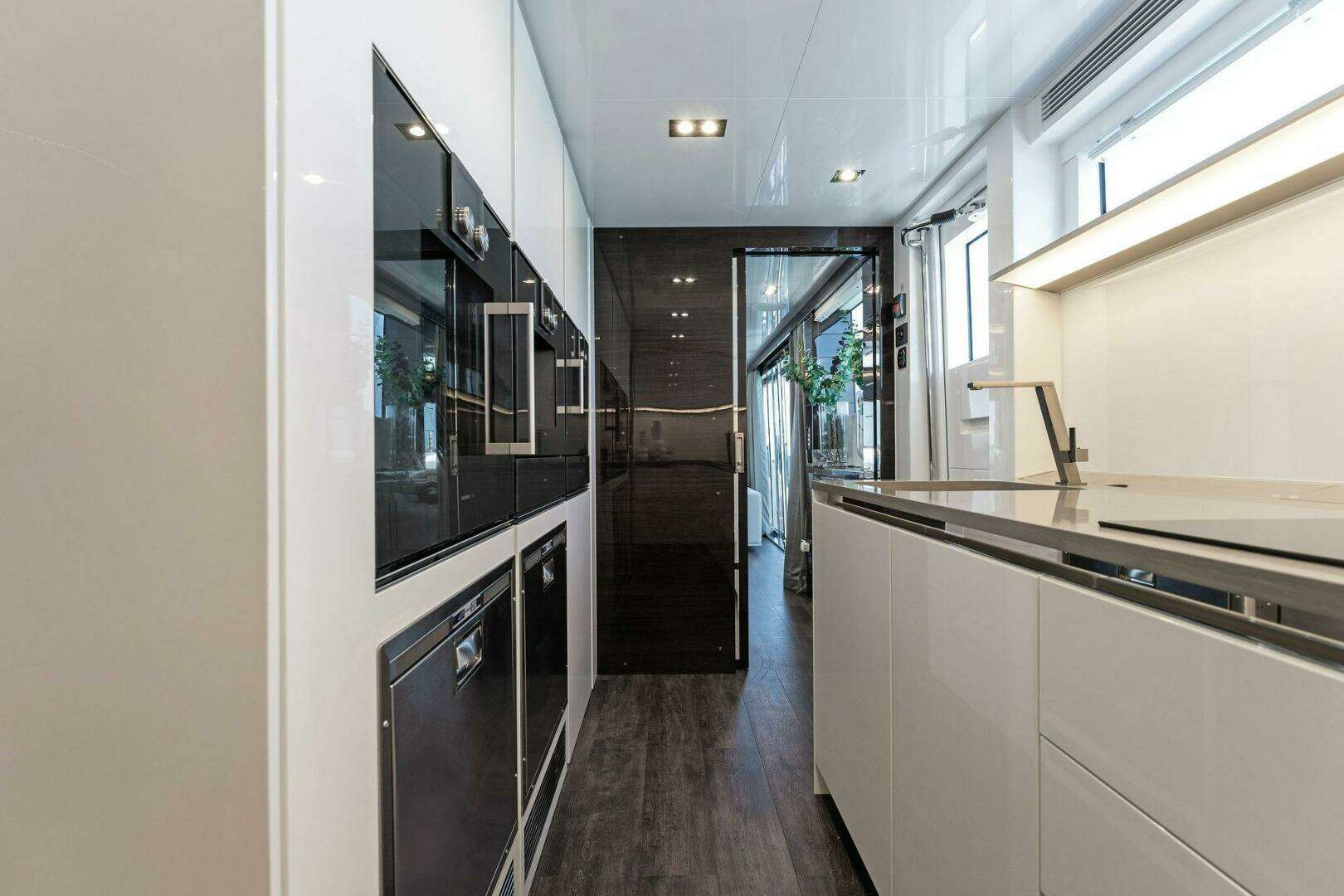 2023 Pearl 95 - Image 31