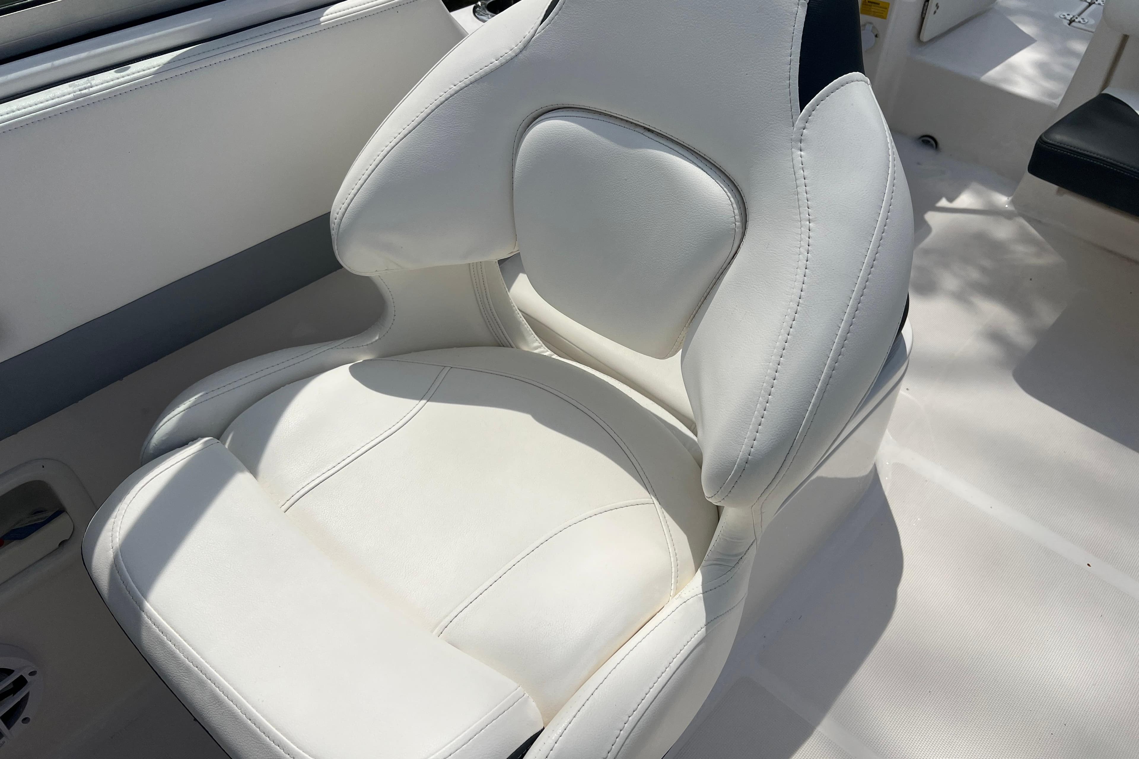 White cushioned seat on 2022 Robalo R227 Dual Console boat.