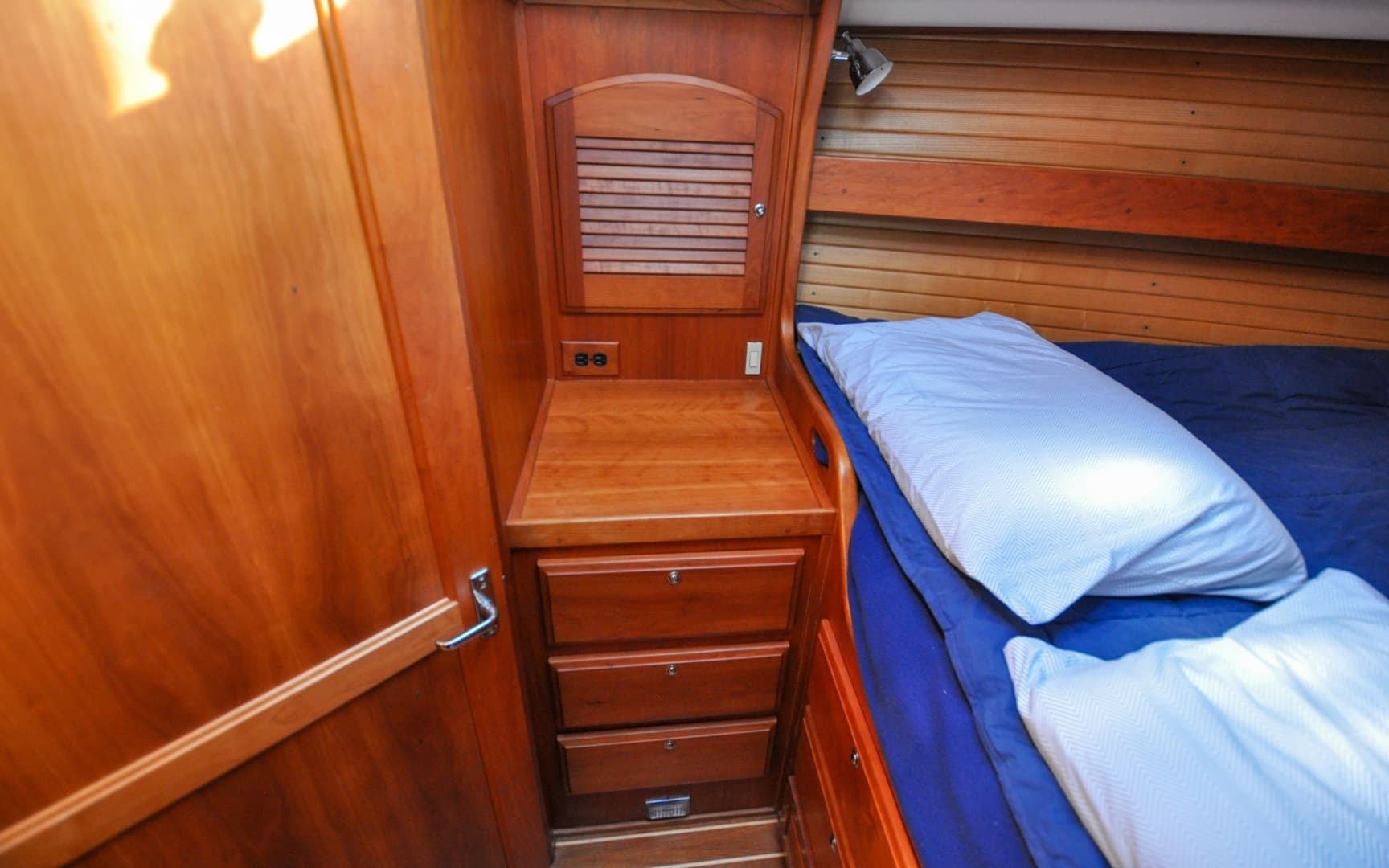 2004 Sabre 426 - Image 73
