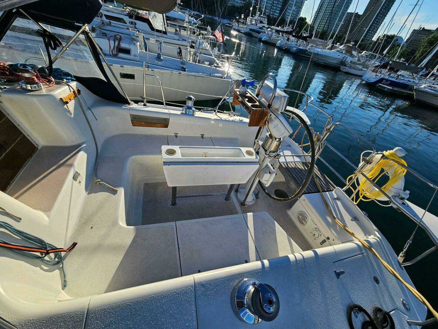 2001 Catalina 380 - Image 3