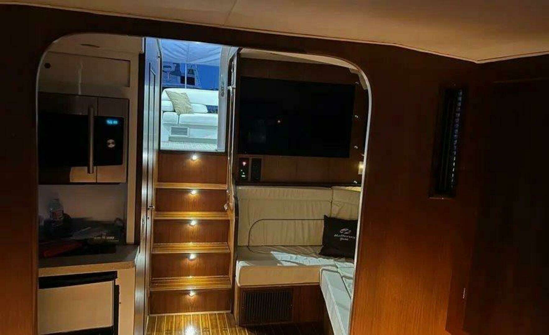 1996 Hatteras 39 Sport Express - Image 14