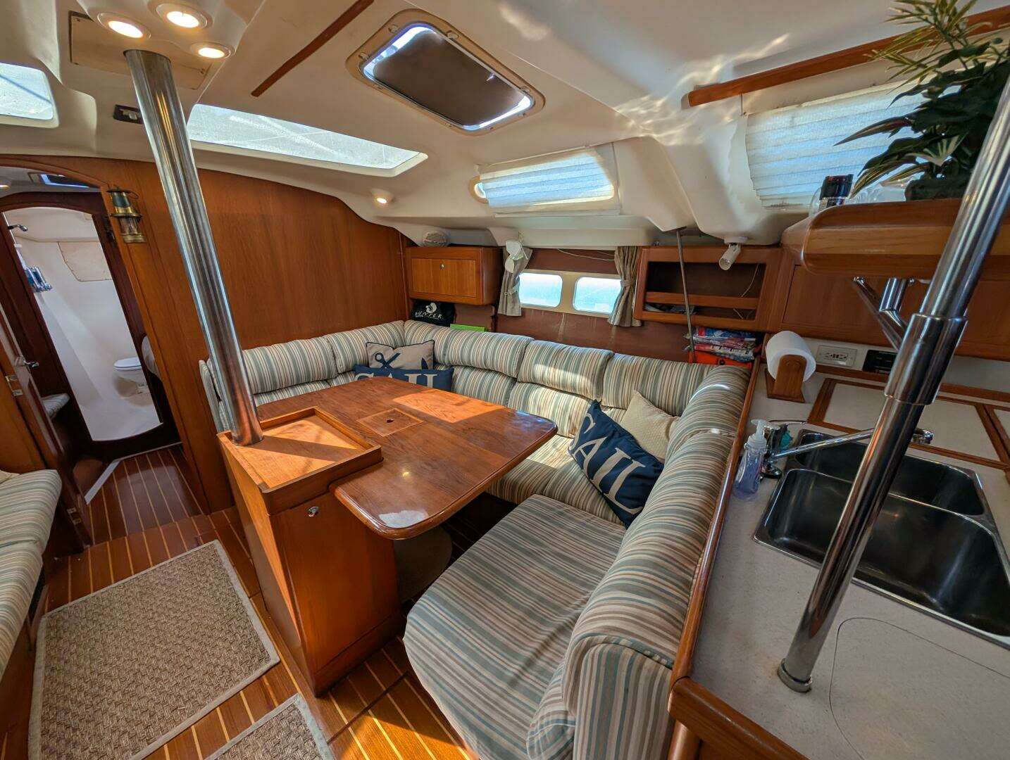 2002 Hunter 410 - Image 22