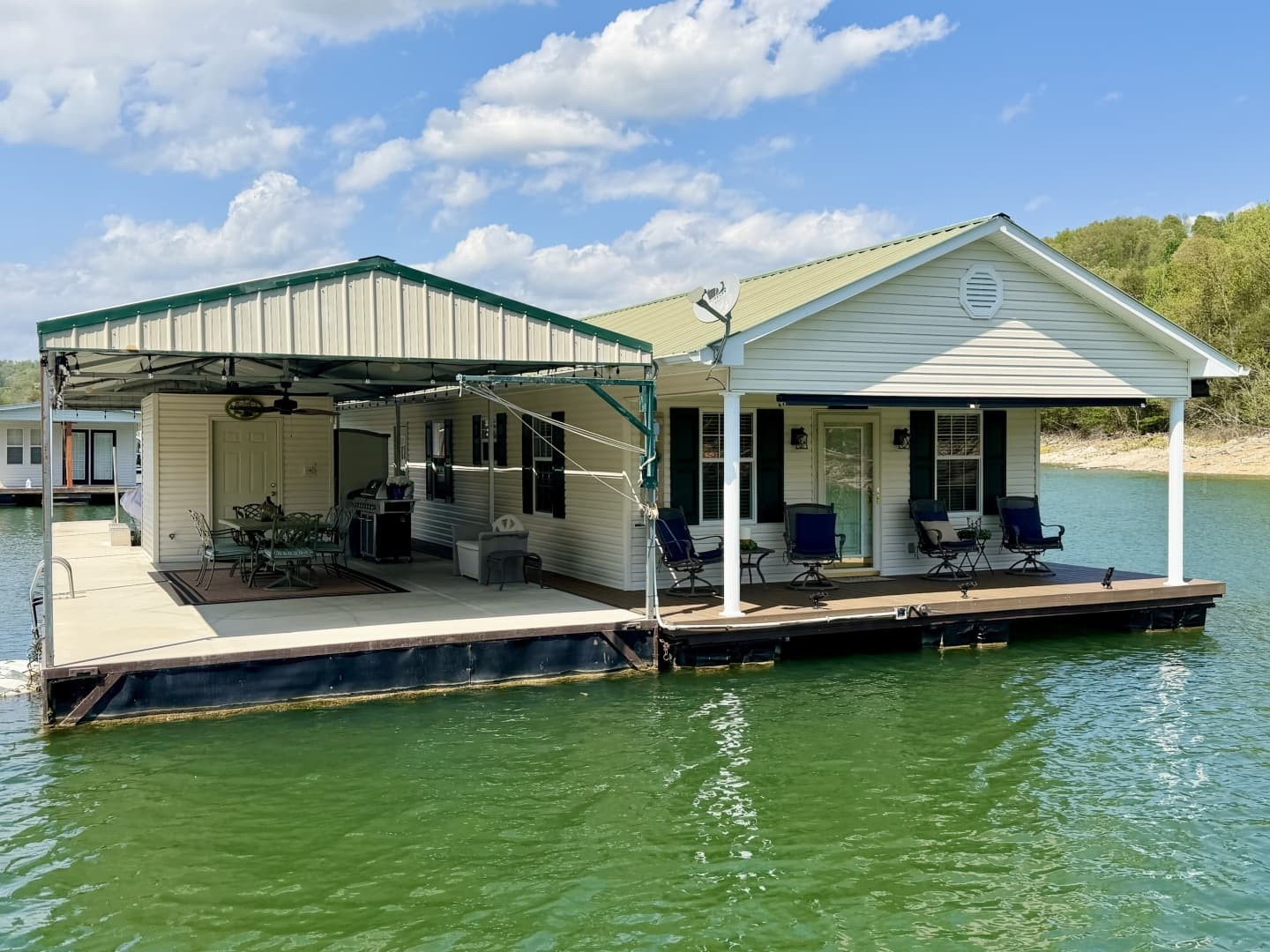 2002 Custom 20 x 53 Floating Cabin - Approx 999/sqft - Image 4