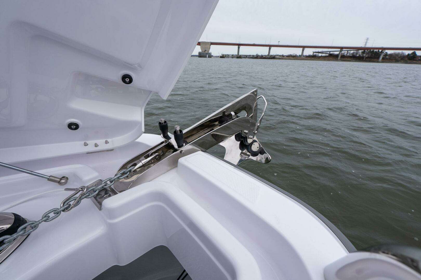 2026 Axopar Cross Cabin - Image 15
