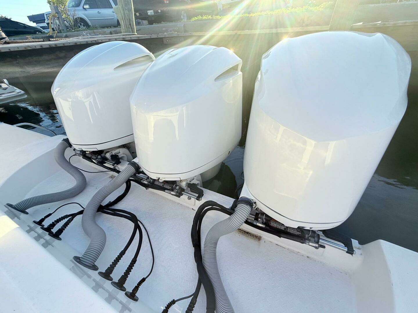 2014 Everglades 355 Center Console - Image 30