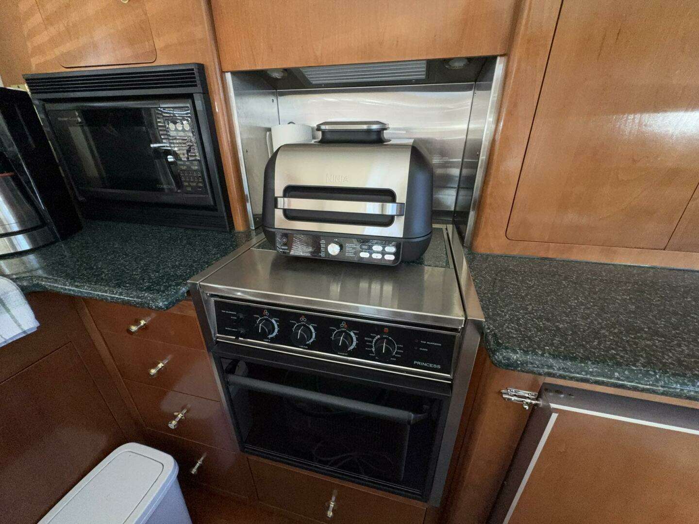 1999 Carver 530 Voyager Pilothouse - Image 28