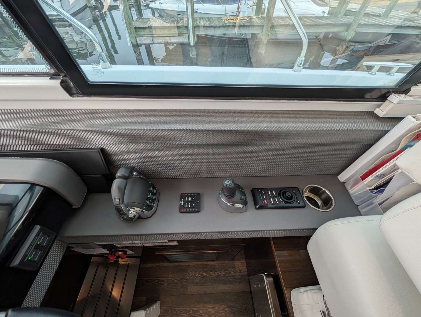 2022 Cruisers Yachts 54 Cantius - Image 21