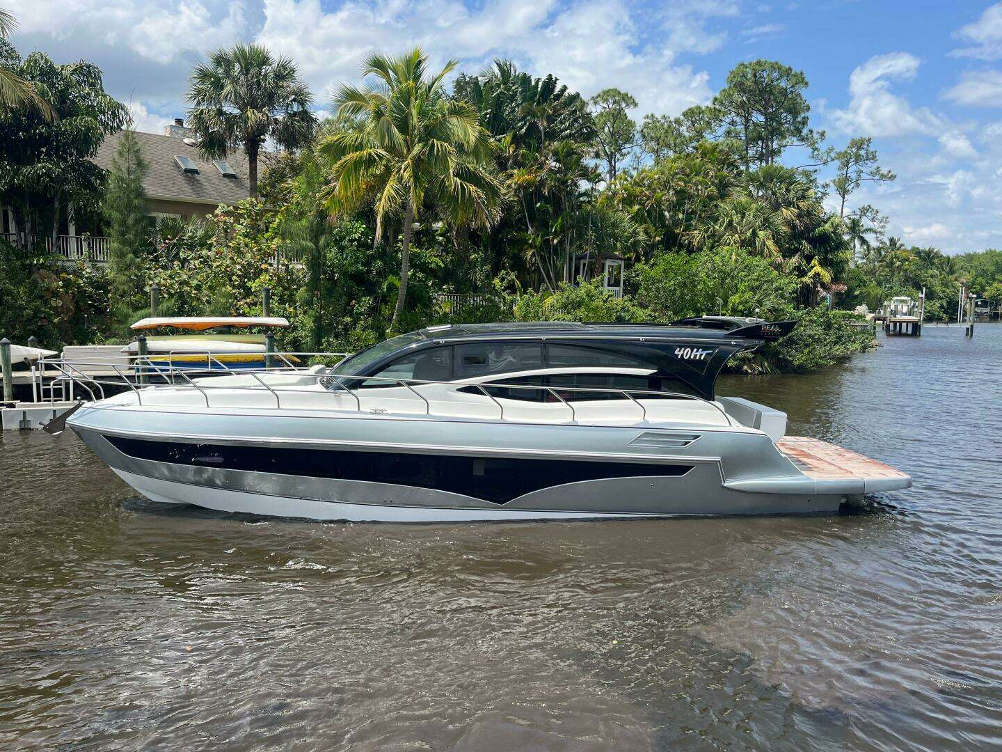 2025 Real 40 HT Luxury - Image 10