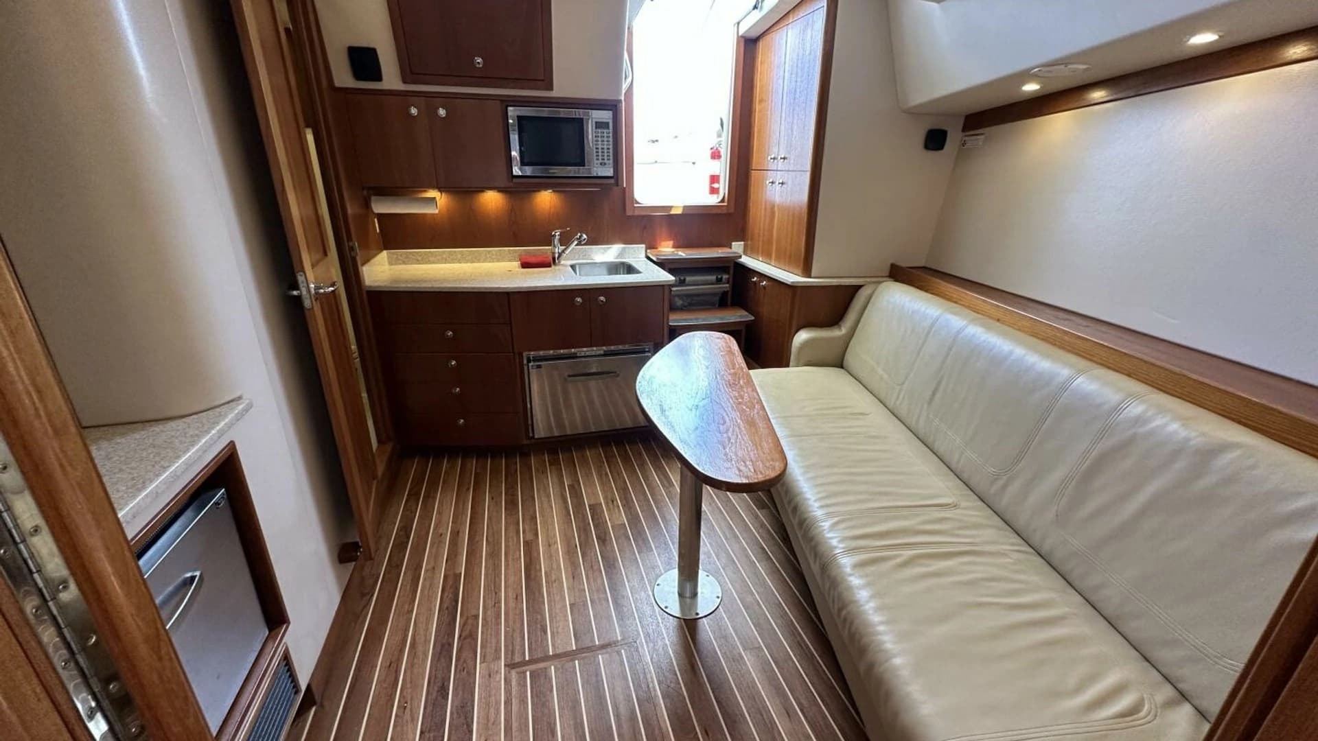 2007 Albemarle 360 Express - Image 11