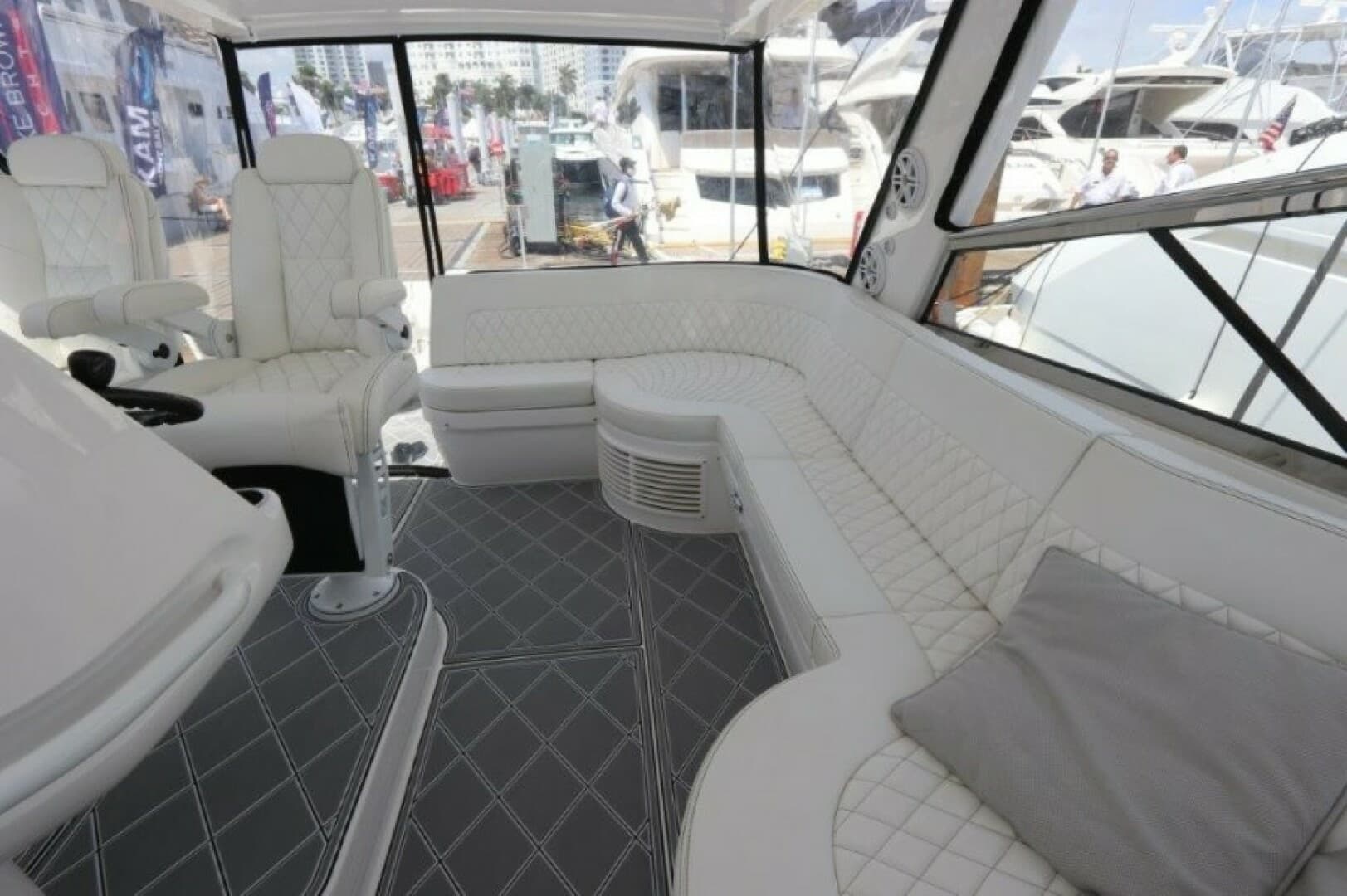 2019 Intrepid 475 Sport Yacht - Image 25
