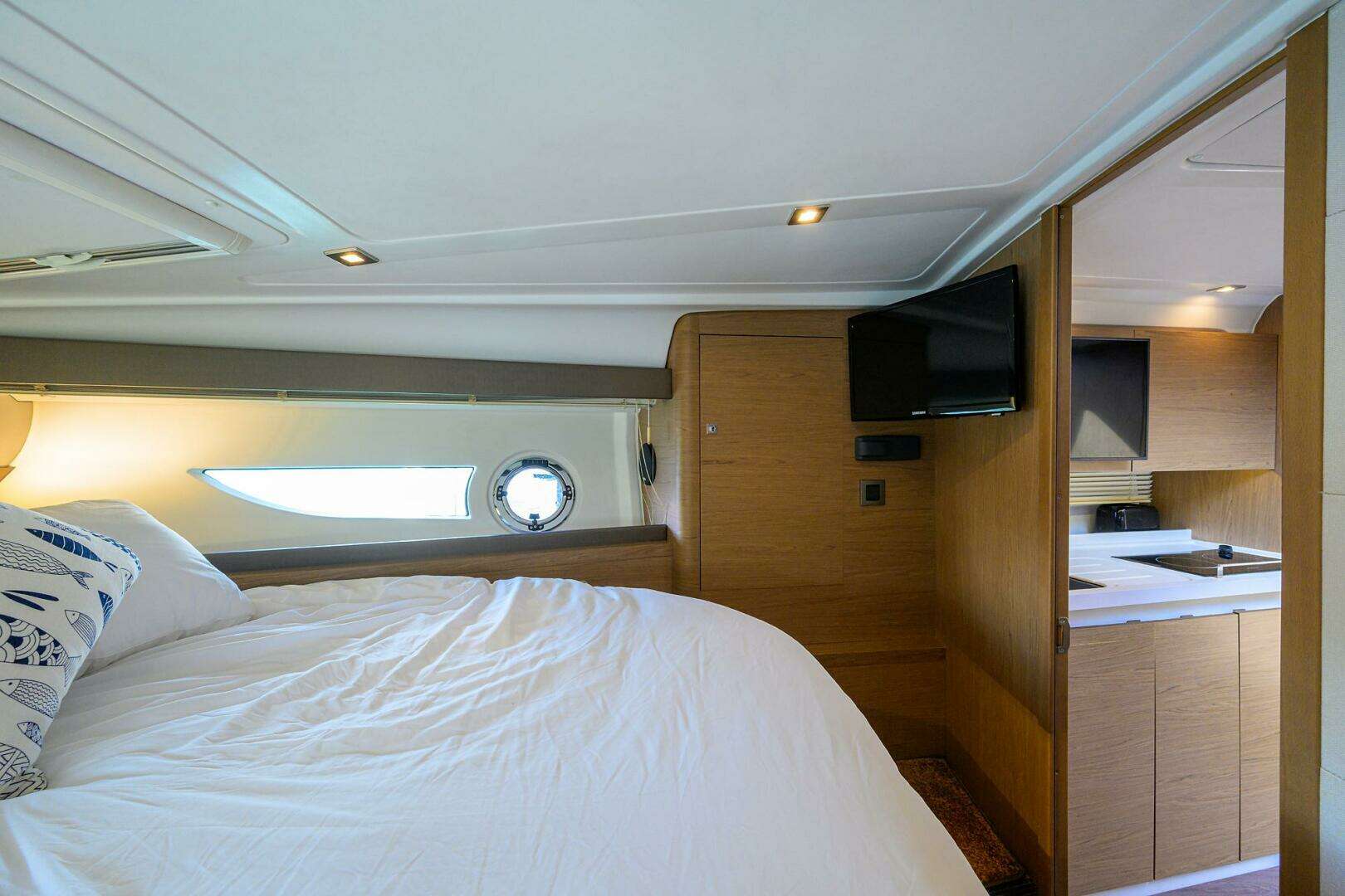 2015 Beneteau 38 GT - Image 16
